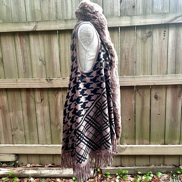 Northern Angel Faux Fur Shawl Collar Vest Cardigan - Fringe – S/M – NWT - Picture 3 of 11